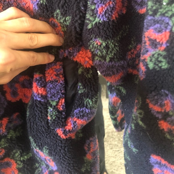 Roses Sherpa Pullover UO size M men’s - Picture 4 of 5